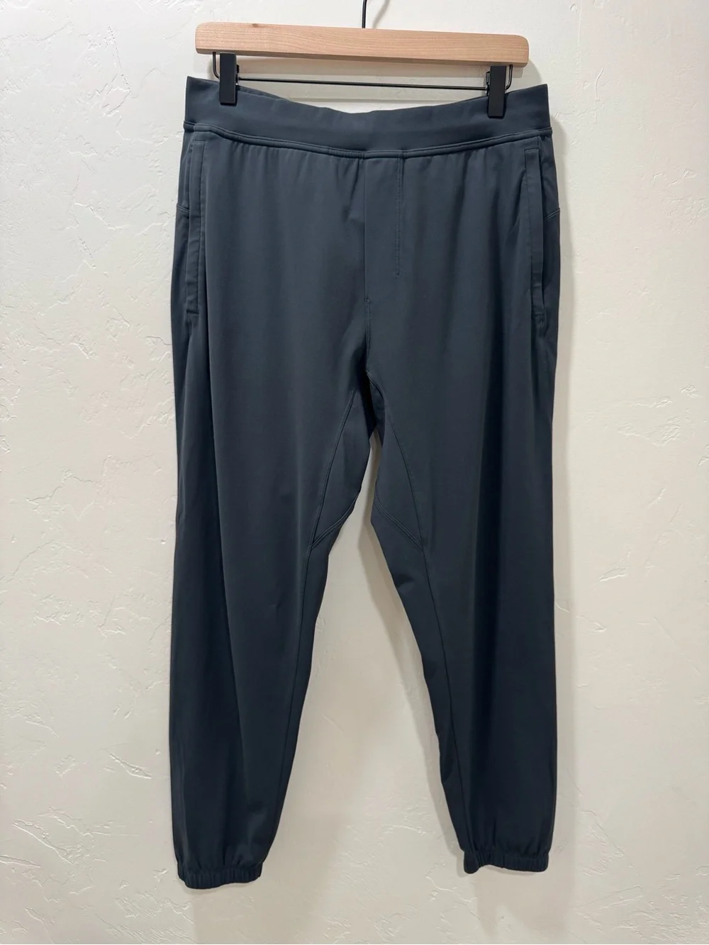 Lululemon Men's Large Surge Jogger Pant 29